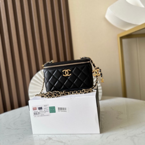 CHANEL 66071 ラムレザー ブラック×ゴールド 斜め掛けバッグ クラシック 17×9.5×8cm サイズ:17×9.5×8cm CHANEL 66071 ラムレザー ブラック×ゴールド 斜め掛けバッグ クラシック 17×9.5×8cm サイズ:17×9.5×8cm