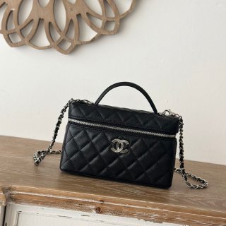 CHANEL 66011 カーフレザー 菱格紋 ブラック×シルバー 斜め掛けバッグ クラシック ファッショナブル 18×14×3cm サイズ:18×14×3cm CHANEL 66011 カーフレザー 菱格紋 ブラック×シルバー 斜め掛けバッグ クラシック ファッショナブル 18×14×3cm サイズ:18×14×3cm