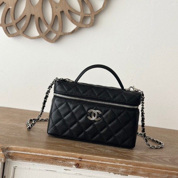 CHANEL 66011 カーフレザー 菱格紋 ブラック×シルバー 斜め掛けバッグ クラシック ファッショナブル 18×14×3cm サイズ:18×14×3cm CHANEL 66011 カーフレザー 菱格紋 ブラック×シルバー 斜め掛けバッグ クラシック ファッショナブル 18×14×3cm サイズ:18×14×3cm