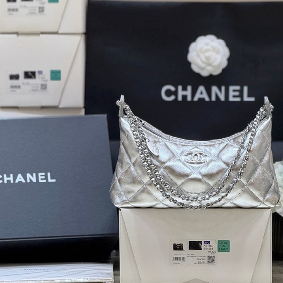 CHANEL カーフレザー ブラック×ゴールド×シルバー 脇下バッグ ファッショナブル 26×17×8.5cm サイズ:26×17×8.5cm CHANEL カーフレザー ブラック×ゴールド×シルバー 脇下バッグ ファッショナブル 26×17×8.5cm サイズ:26×17×8.5cm