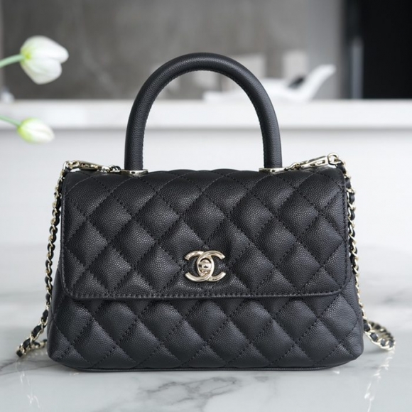 CHANEL カーフレザー ブラック×ゴールド チェーンバッグ クラシック ヴィンテージ 24×14×9cm サイズ:24×14×9cm CHANEL カーフレザー ブラック×ゴールド チェーンバッグ クラシック ヴィンテージ 24×14×9cm サイズ:24×14×9cm