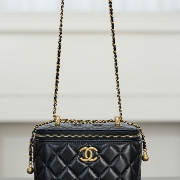 CHANEL カーフレザー ブラック×ゴールド ショルダーバッグ クラシック ヴィンテージ 17×9.5×8cm サイズ:17×9.5×8cm CHANEL カーフレザー ブラック×ゴールド ショルダーバッグ クラシック ヴィンテージ 17×9.5×8cm サイズ:17×9.5×8cm