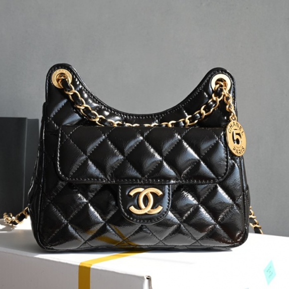 CHANEL カーフレザー ブラック×ホワイト×ゴールド 流浪バッグ ヴィンテージ 小 19×17×16cm サイズ:19×17×16cm