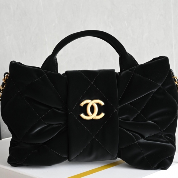 CHANEL ナイロン ブラック×ホワイト×ゴールド ヴィンテージ 小 26×18×5cm サイズ:26×18×5cm CHANEL ナイロン ブラック×ホワイト×ゴールド ヴィンテージ 小 26×18×5cm サイズ:26×18×5cm