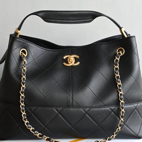 CHANEL カーフレザー ブラック×ホワイト×ゴールド トートバッグ ヴィンテージ 大容量 36×24×14cm サイズ:36×24×14cm CHANEL カーフレザー ブラック×ホワイト×ゴールド トートバッグ ヴィンテージ 大容量 36×24×14cm サイズ:36×24×14cm