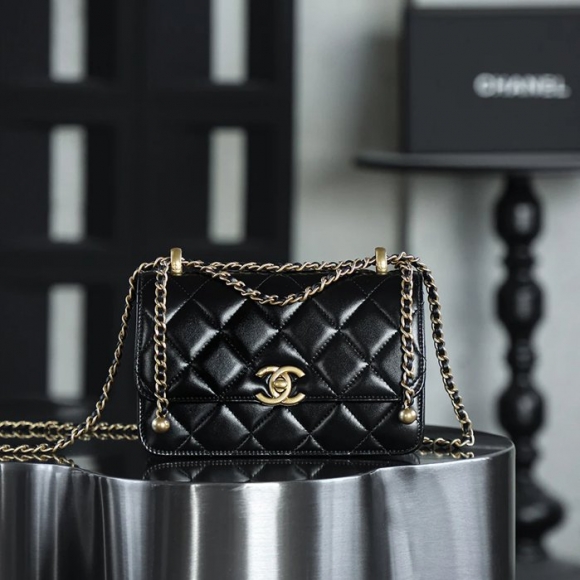 CHANEL カーフレザー ゴールド 斜め掛けバッグ 19×12×8cm サイズ:19×12×8cm CHANEL カーフレザー ゴールド 斜め掛けバッグ 19×12×8cm サイズ:19×12×8cm