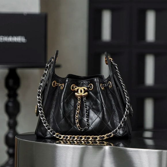 CHANEL カーフレザー ブラック×ゴールド 斜め掛けバッグ ヴィンテージ 小 22×20×12.5cm サイズ:22×20×12.5cm