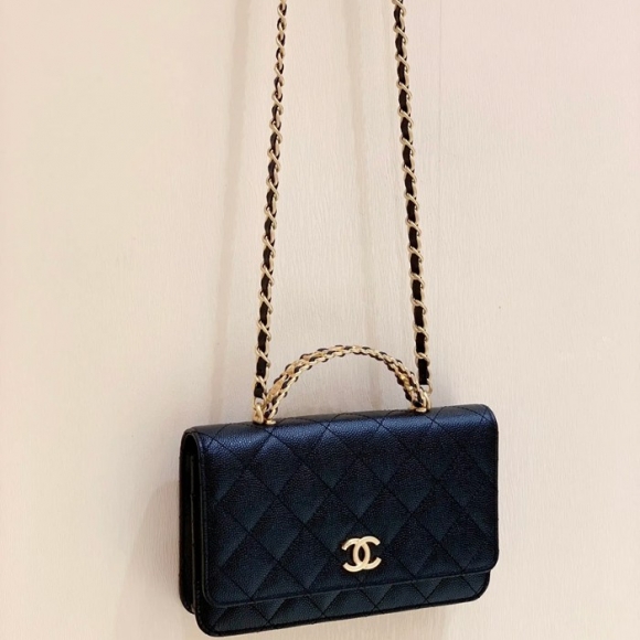 CHANEL AP2804 カーフレザー 荔枝紋 ゴールド 斜め掛けバッグ 春夏 19×12×3.5cm サイズ:19×12×3.5cm CHANEL AP2804 カーフレザー 荔枝紋 ゴールド 斜め掛けバッグ 春夏 19×12×3.5cm サイズ:19×12×3.5cm