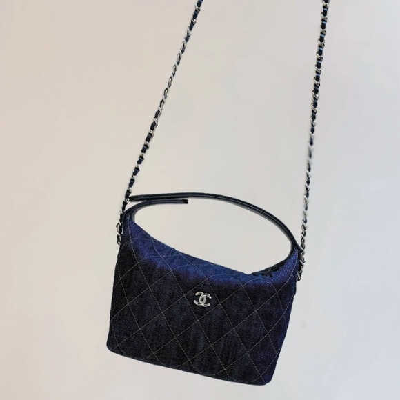 CHANEL デニム 斜め掛けバッグ クラシック 春夏 21.5×19×6cm サイズ:21.5×19×6cm CHANEL デニム 斜め掛けバッグ クラシック 春夏 21.5×19×6cm サイズ:21.5×19×6cm