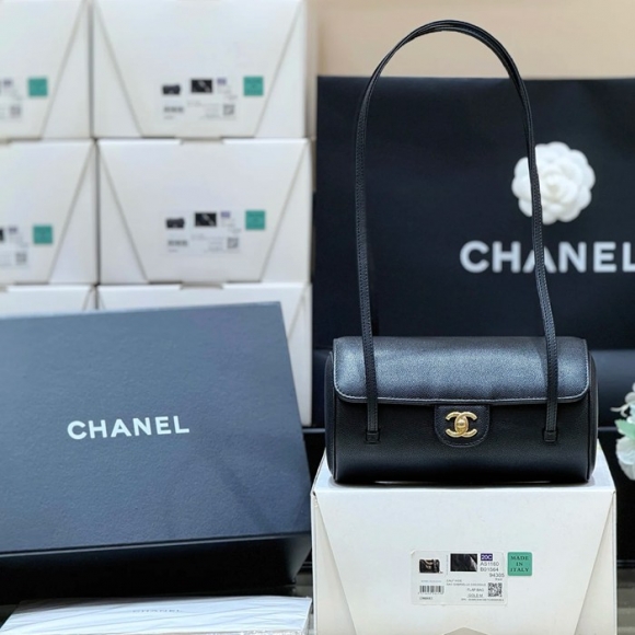 CHANEL カーフレザー 斜め掛けバッグ 有名人同款 クラシック 20.5×10×10cm サイズ:20.5×10×10cm CHANEL カーフレザー 斜め掛けバッグ 有名人同款 クラシック 20.5×10×10cm サイズ:20.5×10×10cm