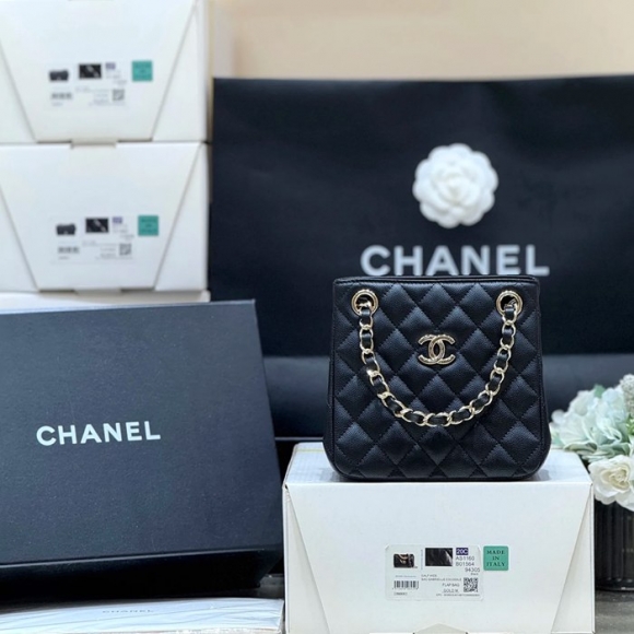 CHANEL カーフレザー 荔枝紋 ブラック×ゴールド 斜め掛けバッグ クラシック 小 16.5×15×10.5cm サイズ:16.5×15×10.5cm CHANEL カーフレザー 荔枝紋 ブラック×ゴールド 斜め掛けバッグ クラシック 小 16.5×15×10.5cm サイズ:16.5×15×10.5cm