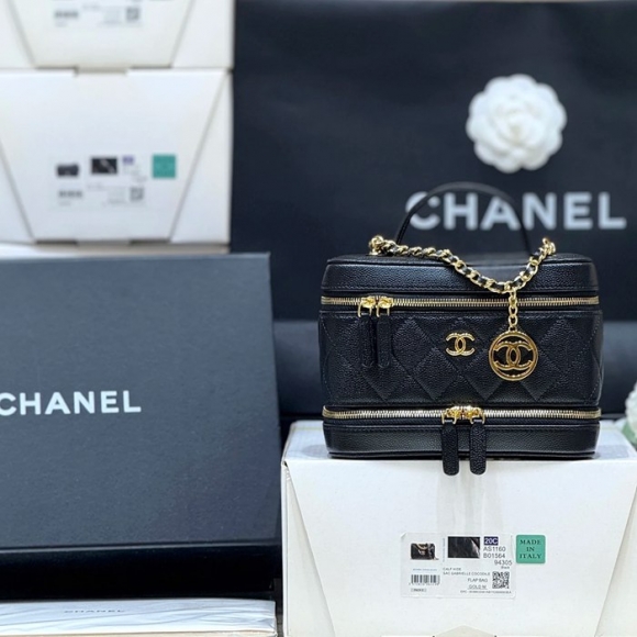 CHANEL カーフレザー 荔枝紋 ブラック×ゴールド 斜め掛けバッグ クラシック 17×13×9cm サイズ:17×13×9cm CHANEL カーフレザー 荔枝紋 ブラック×ゴールド 斜め掛けバッグ クラシック 17×13×9cm サイズ:17×13×9cm