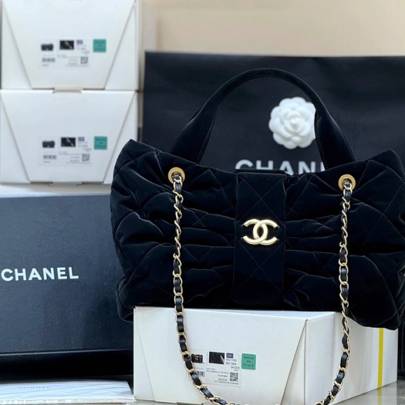 CHANEL ナイロン デニム ブラック×ゴールド ショルダーバッグ ファッショナブル 中 38×29×5cm サイズ:38×29×5cm CHANEL ナイロン デニム ブラック×ゴールド ショルダーバッグ ファッショナブル 中 38×29×5cm サイズ:38×29×5cm