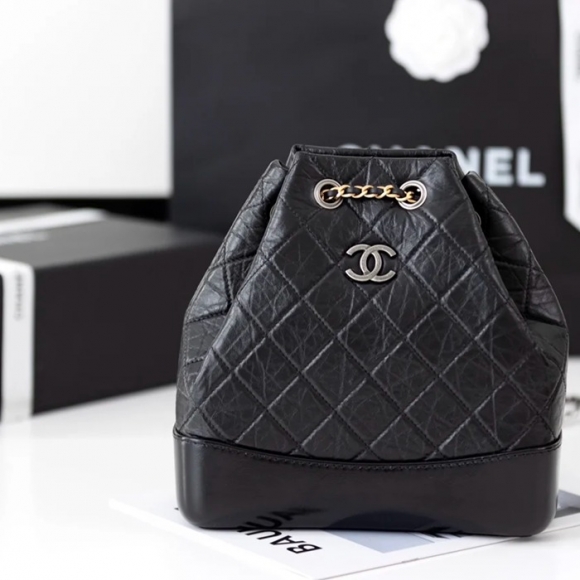 CHANEL A93820 カーフレザー ゴールド リュックサック 最高級品 23×22.5×10.5cm サイズ:23×22.5×10.5cm CHANEL A93820 カーフレザー ゴールド リュックサック 最高級品 23×22.5×10.5cm サイズ:23×22.5×10.5cm