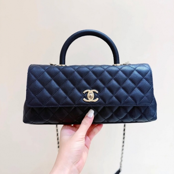 CHANEL カーフレザー ゴールド 斜め掛けバッグ クラシック 春夏 31×12×7cm サイズ:31×12×7cm CHANEL カーフレザー ゴールド 斜め掛けバッグ クラシック 春夏 31×12×7cm サイズ:31×12×7cm