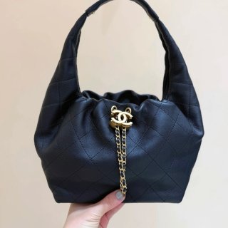 CHANEL カーフレザー ブラック×ゴールド ショルダーバッグ 秋冬 45×30×12cm サイズ:45×30×12cm CHANEL カーフレザー ブラック×ゴールド ショルダーバッグ 秋冬 45×30×12cm サイズ:45×30×12cm