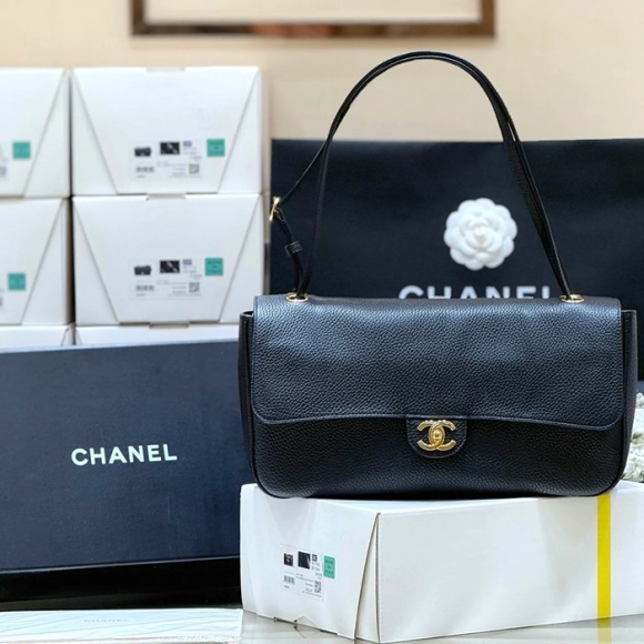 CHANEL AS6231 カーフレザー 荔枝紋 レッド ショルダーバッグ 有名人同款 ファッショナブル 32×19.5×10cm サイズ:32×19.5×10cm CHANEL AS6231 カーフレザー 荔枝紋 レッド ショルダーバッグ 有名人同款 ファッショナブル 32×19.5×10cm サイズ:32×19.5×10cm