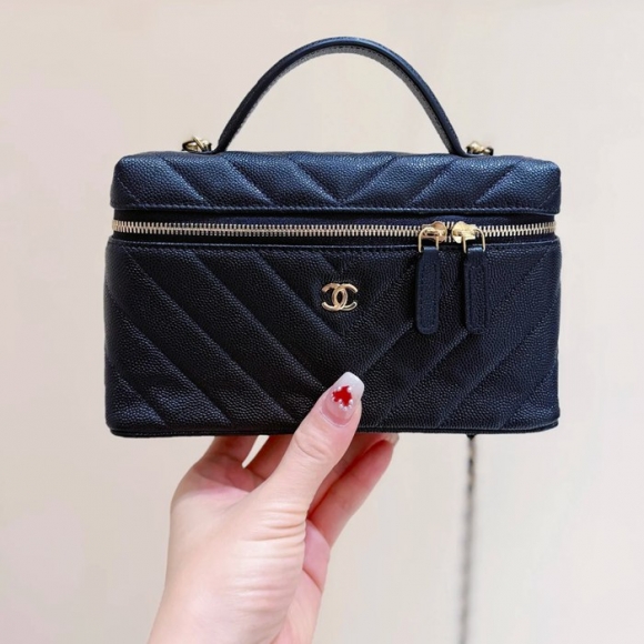 CHANEL AP5212 カーフレザー ストライプ ブラック×ゴールド 斜め掛けバッグ クラシック 春夏 19×14×5cm サイズ:19×14×5cm CHANEL AP5212 カーフレザー ストライプ ブラック×ゴールド 斜め掛けバッグ クラシック 春夏 19×14×5cm サイズ:19×14×5cm