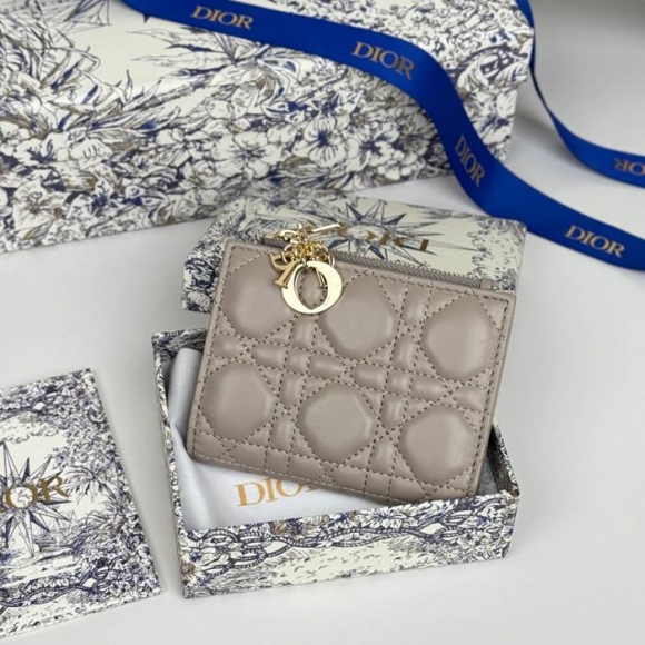 DIOR S6037UBHZ カロ?ダリア 長財布 藤編みラム革 サイズ:11.5x9cm DIOR S6037UBHZ カロ?ダリア 長財布 藤編みラム革 サイズ:11.5x9cm