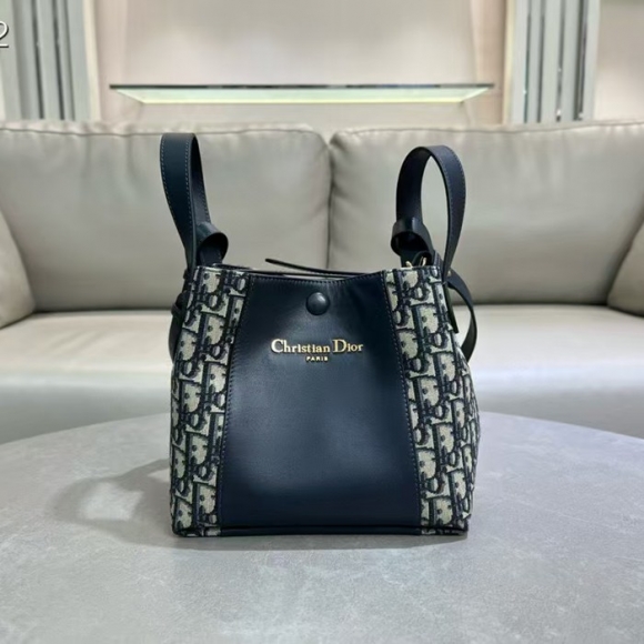 DIOR 2860 カーフレザー、レザー レター ブルー、ゴールド、ベージュ 斜め掛けバッグ、ショルダーバッグ、ハンドバッグ 新作 ヴィンテージ 21.0x19.0x11.0cm サイズ:21x19x11cm DIOR 2860 カーフレザー、レザー レター ブルー、ゴールド、ベージュ 斜め掛けバッグ、ショルダーバッグ、ハンドバッグ 新作 ヴィンテージ 21.0x19.0x11.0cm サイズ:21x19x11cm