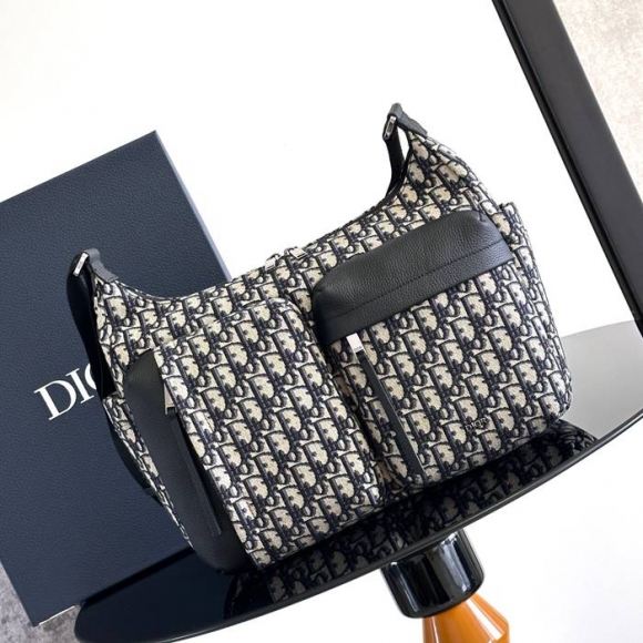 DIOR ライダーソフト餃子バッグ オブリーク 米黒 サイズ:36x30.5x14.5cm DIOR ライダーソフト餃子バッグ オブリーク 米黒 サイズ:36x30.5x14.5cm