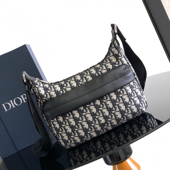 DIOR ライダーソフト餃子バッグ オブリーク 米黒 サイズ:25x22cm DIOR ライダーソフト餃子バッグ オブリーク 米黒 サイズ:25x22cm