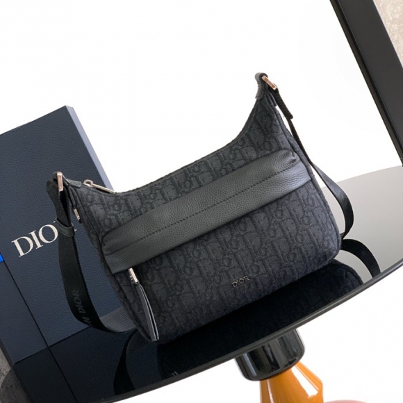 DIOR ライダーソフト餃子バッグ オブリーク 黒 サイズ:25x22cm DIOR ライダーソフト餃子バッグ オブリーク 黒 サイズ:25x22cm