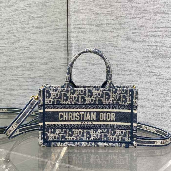 DIOR カーフレザー、オブリーク 刺繍、モノグラム、レター ホワイト、ブルー ショルダーバッグ、トートバッグ ミニ クラシック サイズ:21.5x13x7.5cm DIOR カーフレザー、オブリーク 刺繍、モノグラム、レター ホワイト、ブルー ショルダーバッグ、トートバッグ ミニ クラシック サイズ:21.5x13x7.5cm