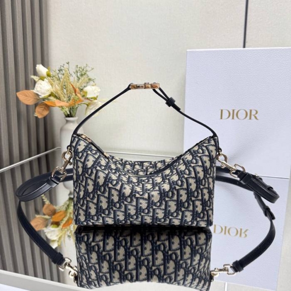 DIOR 5554 刺繍、モノグラム、レター バッグ クラシック 22.0x13.0x9.5cm サイズ:22x13x9.5cm DIOR 5554 刺繍、モノグラム、レター バッグ クラシック 22.0x13.0x9.5cm サイズ:22x13x9.5cm
