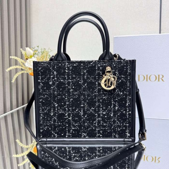 DIOR 7033 ストライプ、刺繍、レター ブラック ハンドバッグ、トートバッグ 小 21.0x14.0cm サイズ:21x14cm DIOR 7033 ストライプ、刺繍、レター ブラック ハンドバッグ、トートバッグ 小 21.0x14.0cm サイズ:21x14cm