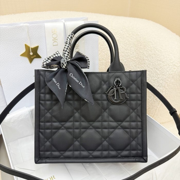 DIOR 8004 カーフレザー、レザー グレンチェック、レター ブラック、ゴールド、ベージュ ショルダーバッグ、ハンドバッグ、ハンドバッグ 小 クラシック サイズ:26.5x21x14cm DIOR 8004 カーフレザー、レザー グレンチェック、レター ブラック、ゴールド、ベージュ ショルダーバッグ、ハンドバッグ、ハンドバッグ 小 クラシック サイズ:26.5x21x14cm