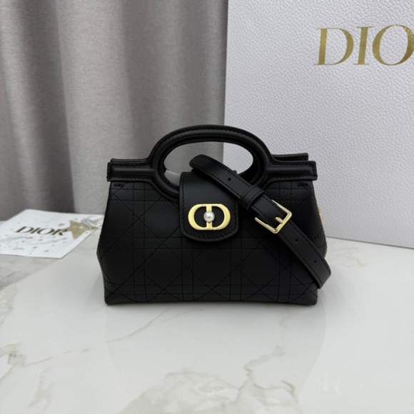 DIOR ラムレザー、レザー、チェーン グレンチェック、レター、ビーズ ブラック、ホワイト、ゴールド 斜め掛けバッグ、ショルダーバッグ、ハンドバッグ ミニ 新作 サイズ:18.5x13x8.5cm DIOR ラムレザー、レザー、チェーン グレンチェック、レター、ビーズ ブラック、ホワイト、ゴールド 斜め掛けバッグ、ショルダーバッグ、ハンドバッグ ミニ 新作 サイズ:18.5x13x8.5cm