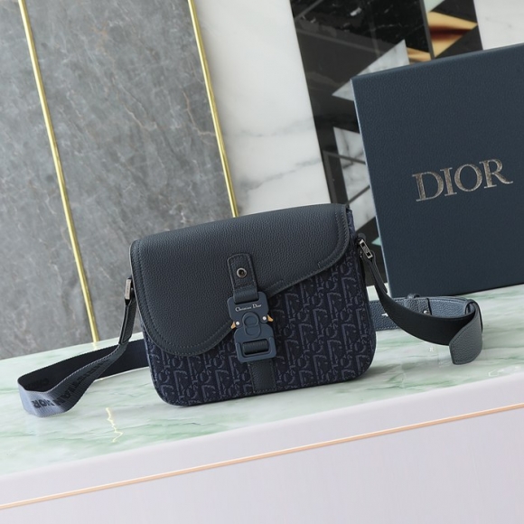 DIOR サドルメッセンジャー オブリーク ネイビー サイズ:23x18cm DIOR サドルメッセンジャー オブリーク ネイビー サイズ:23x18cm