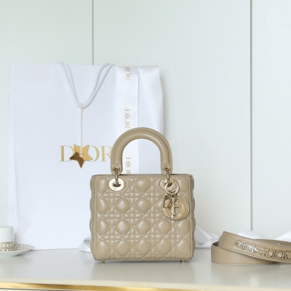 DIOR ラムレザー、レザー グレンチェック、レター ゴールド、カーキ 斜め掛けバッグ、ショルダーバッグ、ハンドバッグ クラシック サイズ:20x16.5cm DIOR ラムレザー、レザー グレンチェック、レター ゴールド、カーキ 斜め掛けバッグ、ショルダーバッグ、ハンドバッグ クラシック サイズ:20x16.5cm