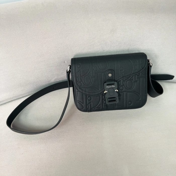 DIOR ヒットザロードオールレザーフラップメッセンジャー グラビティ サイズ:23x17.5cm DIOR ヒットザロードオールレザーフラップメッセンジャー グラビティ サイズ:23x17.5cm
