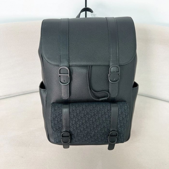 DIOR デイリーフラップリュック 粒面牛皮 サイズ:41x29x16cm DIOR デイリーフラップリュック 粒面牛皮 サイズ:41x29x16cm
