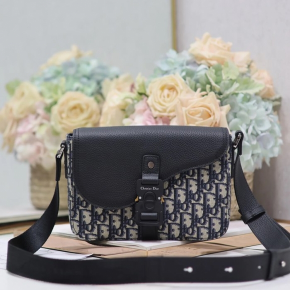 DIOR 049 プリント牛皮サドルフラップメッセンジャー 青布 サイズ:23x17cm DIOR 049 プリント牛皮サドルフラップメッセンジャー 青布 サイズ:23x17cm
