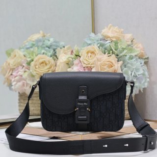 DIOR 049 プリント牛皮サドルフラップメッセンジャー 黒布 サイズ:23x17cm DIOR 049 プリント牛皮サドルフラップメッセンジャー 黒布 サイズ:23x17cm