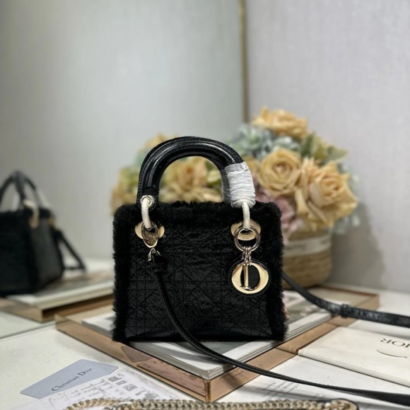 DIOR 0505 スエード、チェーン ブラック、ベージュ 斜め掛けバッグ、ショルダーバッグ、ハンドバッグ ミニ 17.0x15.0x7.0cm サイズ:17x15cm DIOR 0505 スエード、チェーン ブラック、ベージュ 斜め掛けバッグ、ショルダーバッグ、ハンドバッグ ミニ 17.0x15.0x7.0cm サイズ:17x15cm