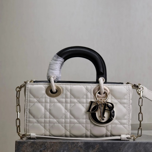 DIOR 0540 ラムレザー パッチワーク ブラック、ホワイト 斜め掛けバッグ、ショルダーバッグ、ハンドバッグ 小 クラシック 22.5x11.5x6.0cm サイズ:22.5x11.5cm DIOR 0540 ラムレザー パッチワーク ブラック、ホワイト 斜め掛けバッグ、ショルダーバッグ、ハンドバッグ 小 クラシック 22.5x11.5x6.0cm サイズ:22.5x11.5cm
