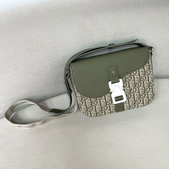 DIOR サドルメッセンジャー カーキ サイズ:23x18cm DIOR サドルメッセンジャー カーキ サイズ:23x18cm