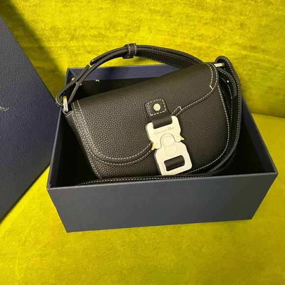 DIOR サドルメッセンジャー 荔枝紋牛皮 サイズ:19.5x13x4.3cm DIOR サドルメッセンジャー 荔枝紋牛皮 サイズ:19.5x13x4.3cm