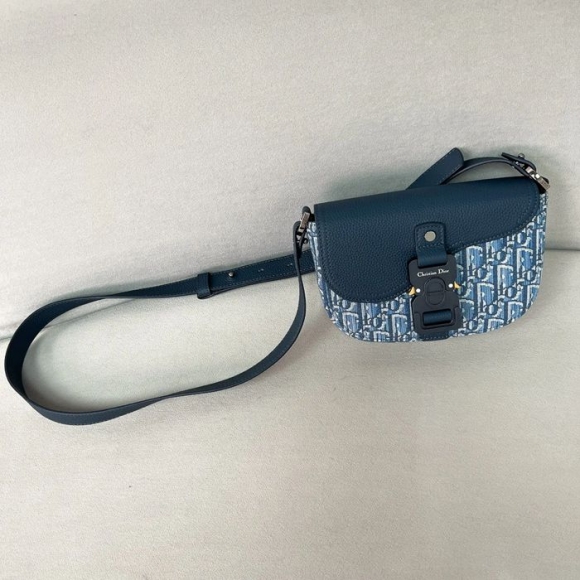 DIOR サドルメッセンジャー mini サイズ:19.5x13x4.3cm DIOR サドルメッセンジャー mini サイズ:19.5x13x4.3cm