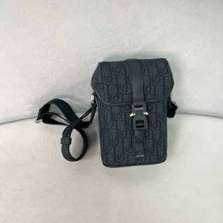 DIOR 黒粒面牛皮メッセンジャー ヒットザロード サイズ:20x13cm DIOR 黒粒面牛皮メッセンジャー ヒットザロード サイズ:20x13cm