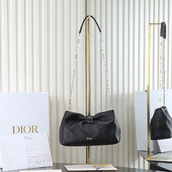 DIOR 0715 ラムレザー、レザー、チェーン レター、リボン ブラック 斜め掛けバッグ、ハンドバッグ、チェーンバッグ 小 新作 サイズ:26x16x10cm DIOR 0715 ラムレザー、レザー、チェーン レター、リボン ブラック 斜め掛けバッグ、ハンドバッグ、チェーンバッグ 小 新作 サイズ:26x16x10cm