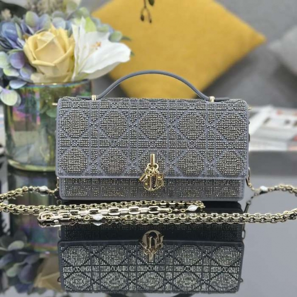 DIOR チェーン 刺繍、レター グレー、ベージュ 斜め掛けバッグ、ショルダーバッグ、ハンドバッグ 新作 クラシック 21.0x11.5x4.0cm サイズ:21x11.5cm DIOR チェーン 刺繍、レター グレー、ベージュ 斜め掛けバッグ、ショルダーバッグ、ハンドバッグ 新作 クラシック 21.0x11.5x4.0cm サイズ:21x11.5cm