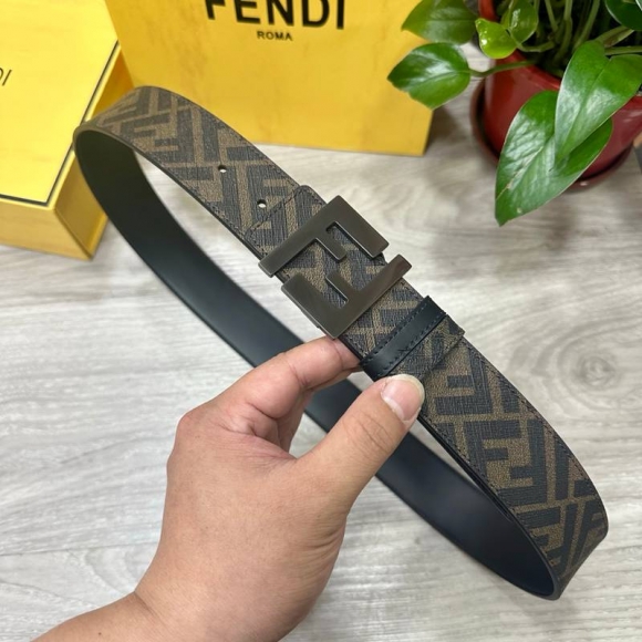 フェンディ メンズ ベルト 両面用 4.0cm フェンディ メンズ ベルト 両面用 4.0cm