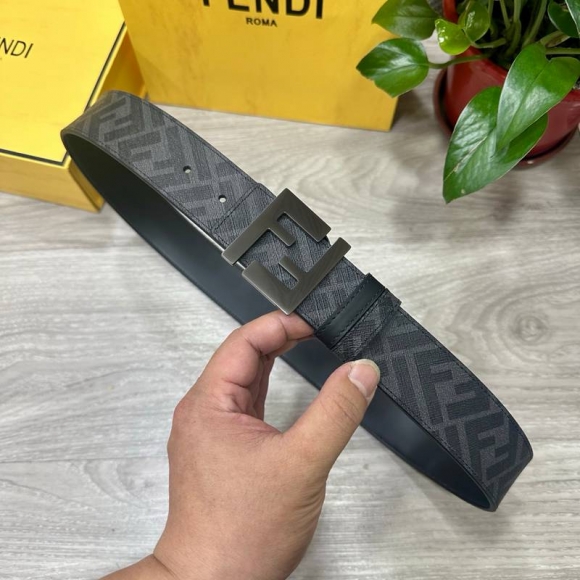 フェンディ メンズ ベルト 両面用 4.0cm フェンディ メンズ ベルト 両面用 4.0cm