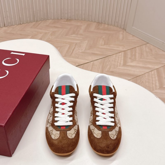 【GUCCI】新作アガサスニーカーメンズレディース 【GUCCI】新作アガサスニーカーメンズレディース