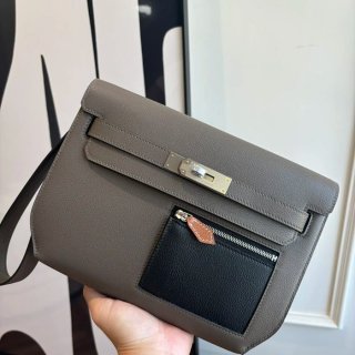 HERMES ケリー デペッシュ 25 クラッチバッグ エバーカラー革 ショルダーストラップ付き サイズ: HERMES ケリー デペッシュ 25 クラッチバッグ エバーカラー革 ショルダーストラップ付き サイズ:
